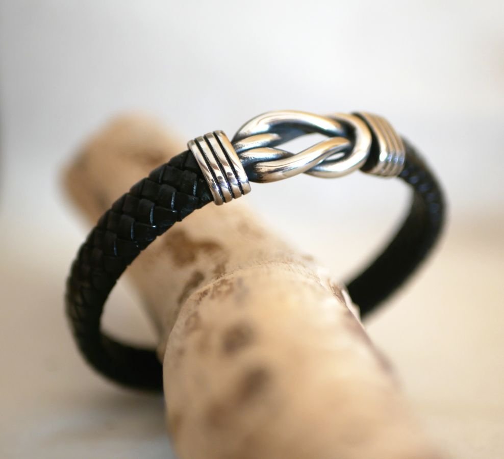 Cadeaux : Bracelet cuir noir tressé au noeud celtique fermoir