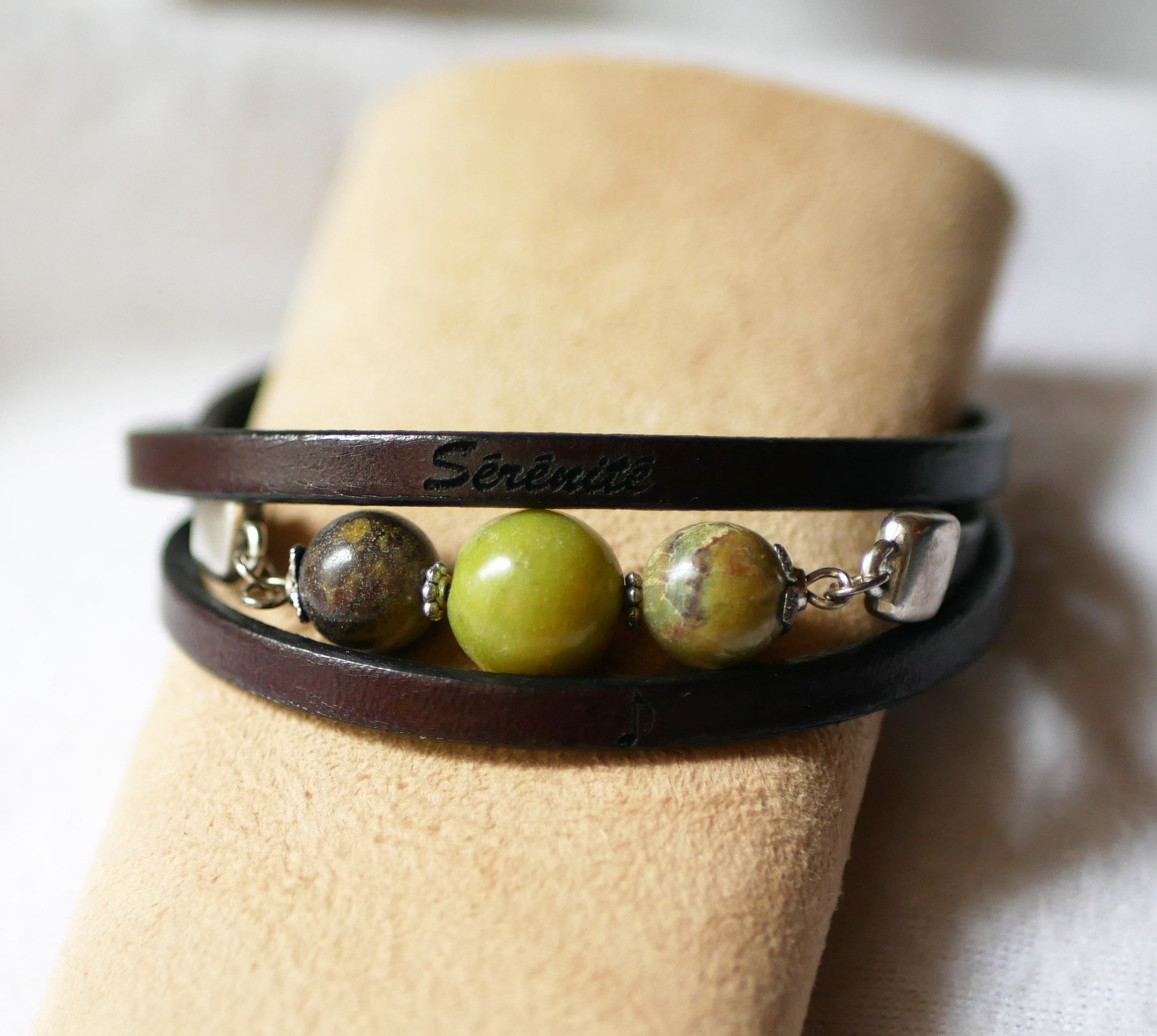 Bracelet femme cuir et perles Olivine triple tours à personnaliser 