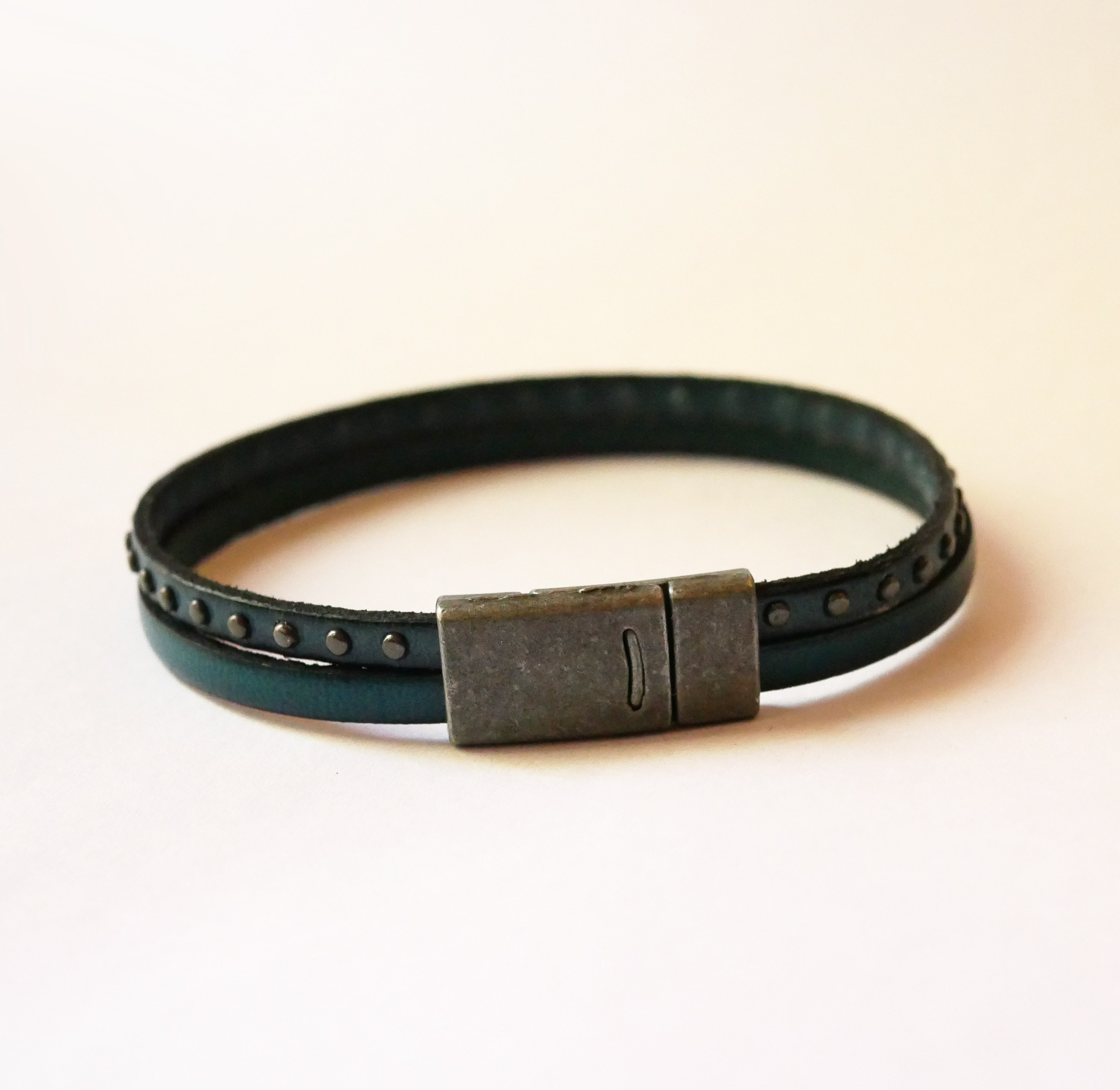 Bracelet homme en duo de cuir bleu à clous