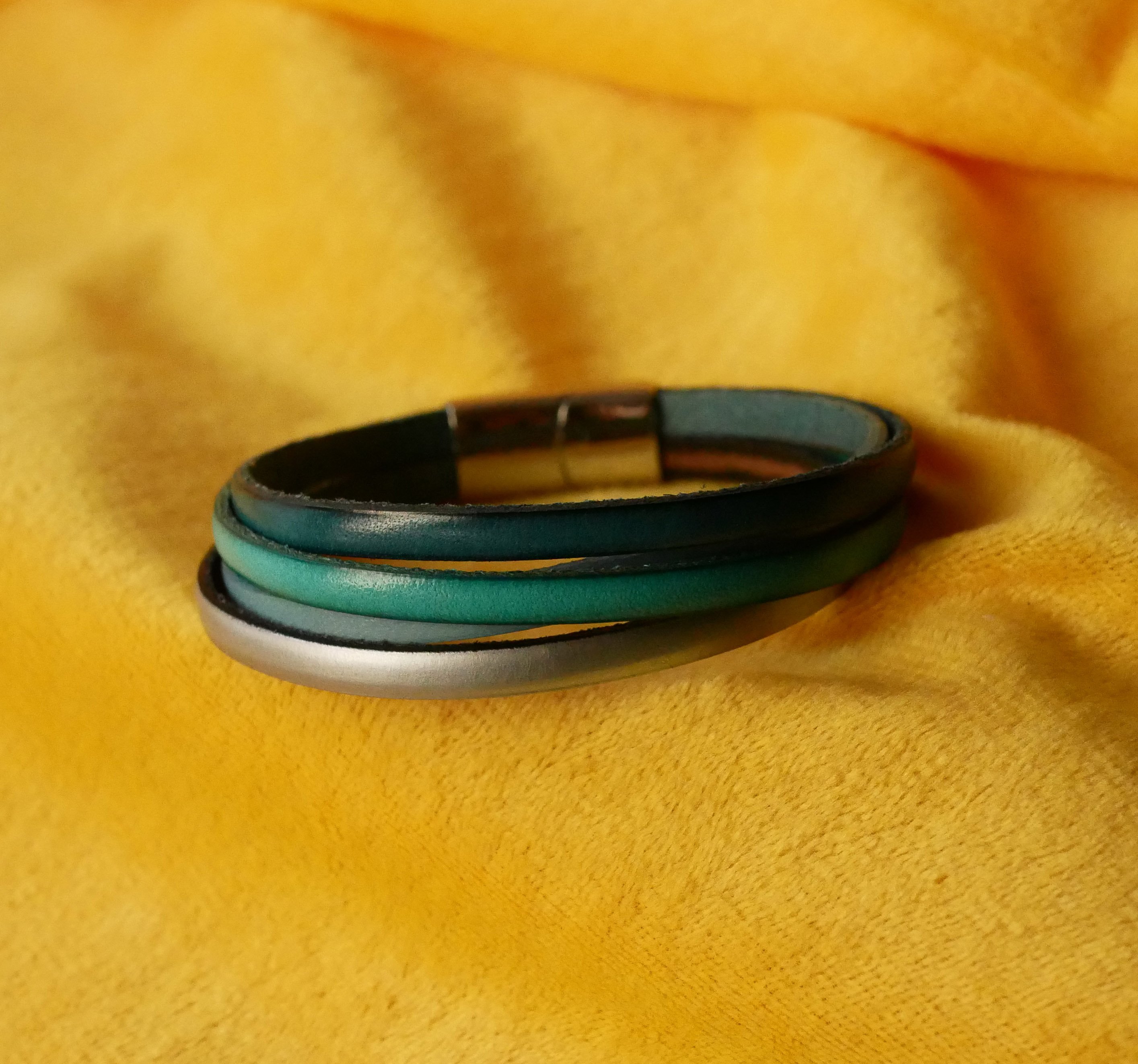 Bracelet manchette aux 4 cuirs turquoise