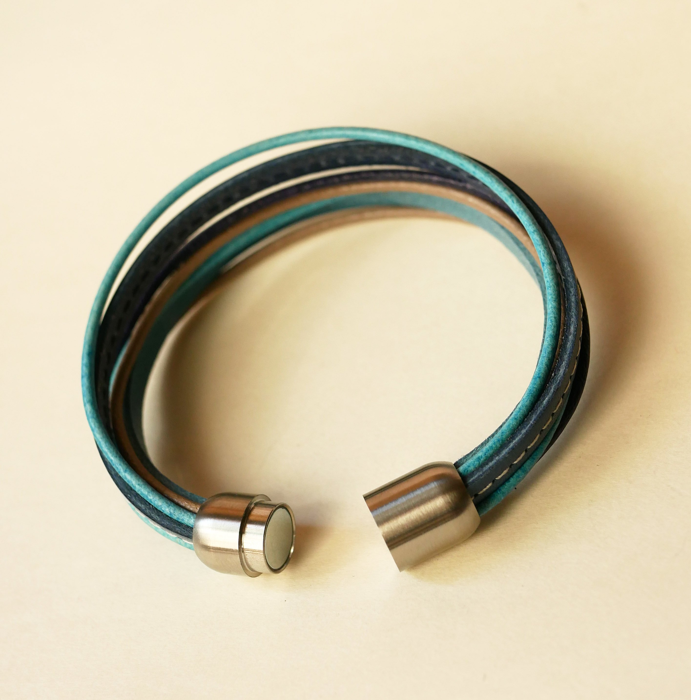 Bracelet manchette multi cuir pour femme tons Bleus