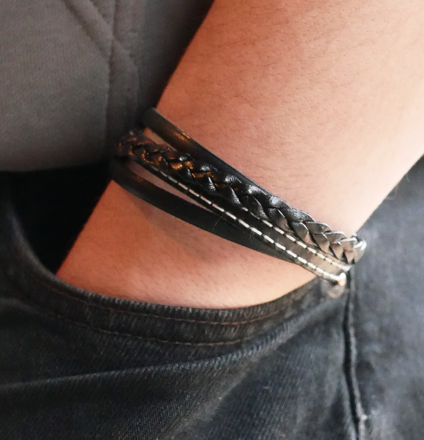 Bracelet manchette multi cuirs noirs pour homme