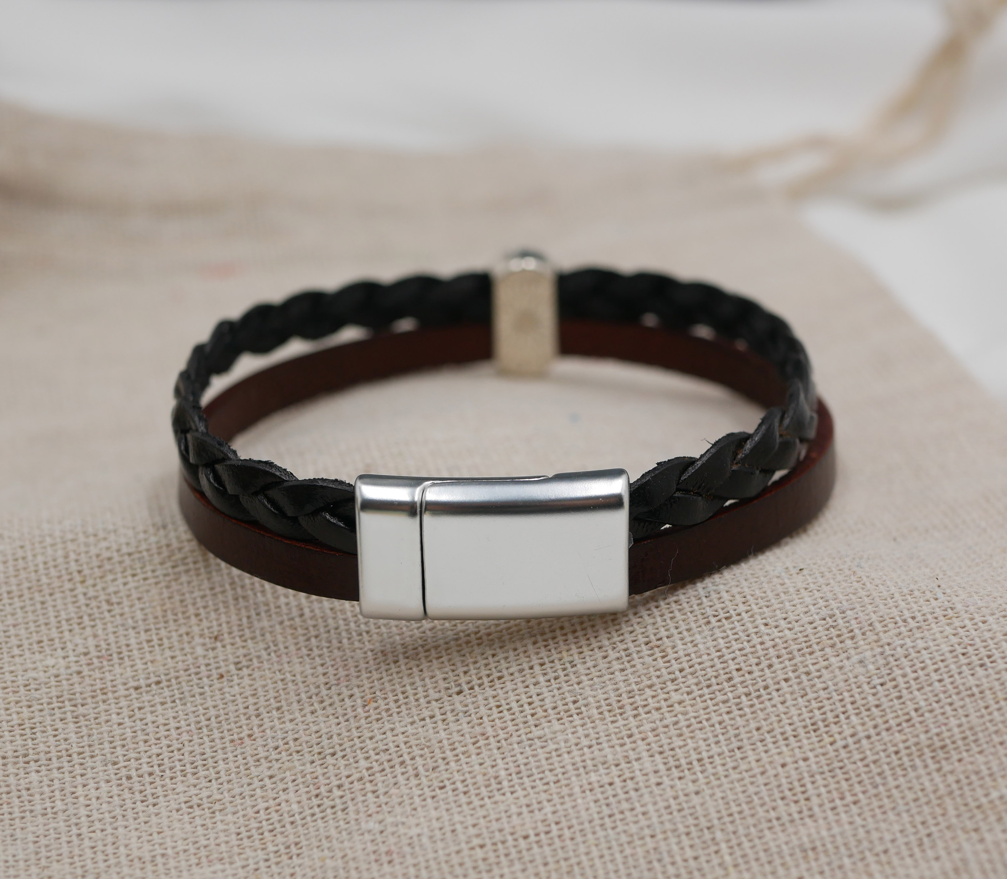 Bracelet médaillon duo cuir tressé noir et marron vintage fermoir magnétique