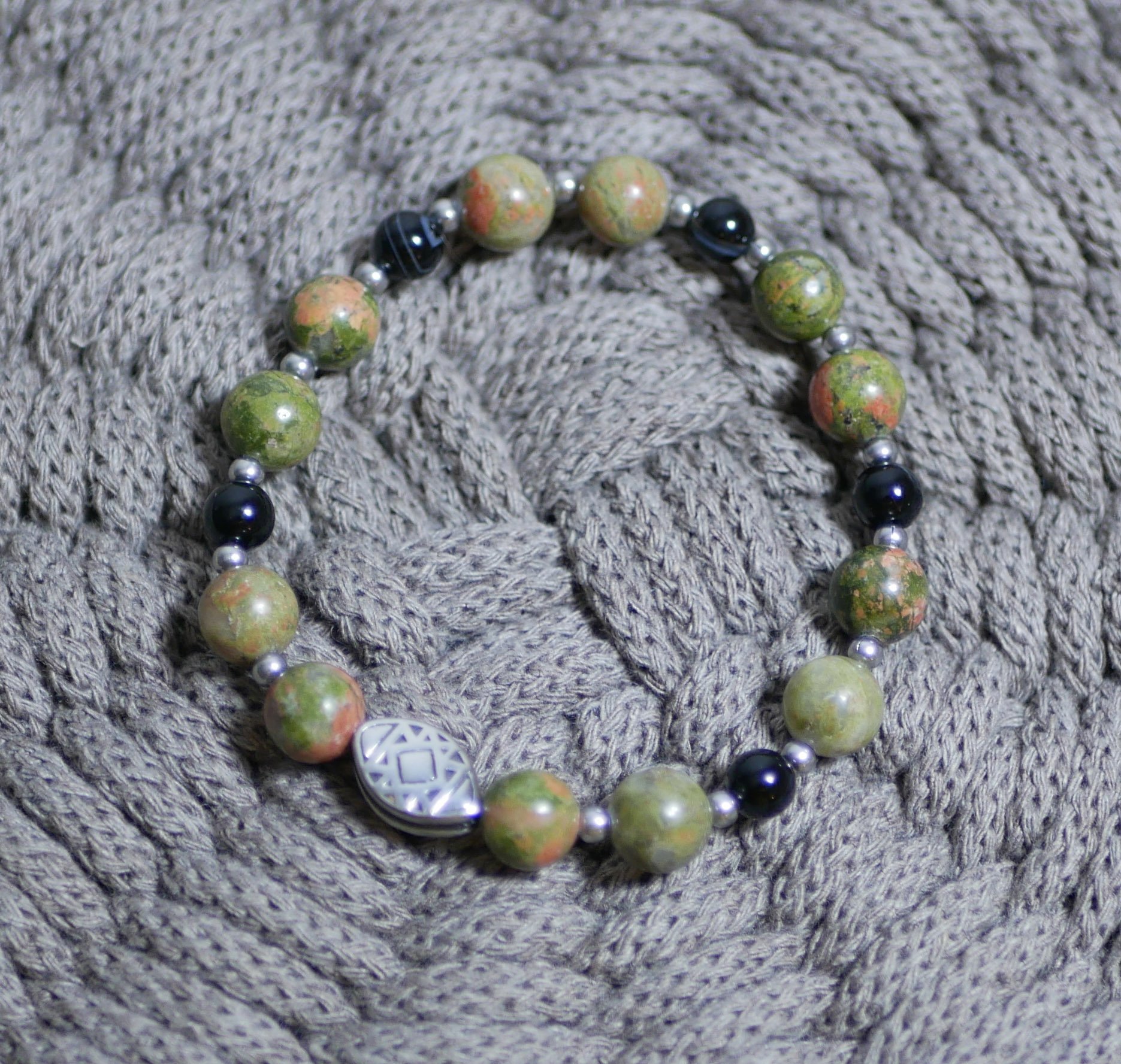 Bracelet perle oblongue acier et perles en pierre naturelle unakite 