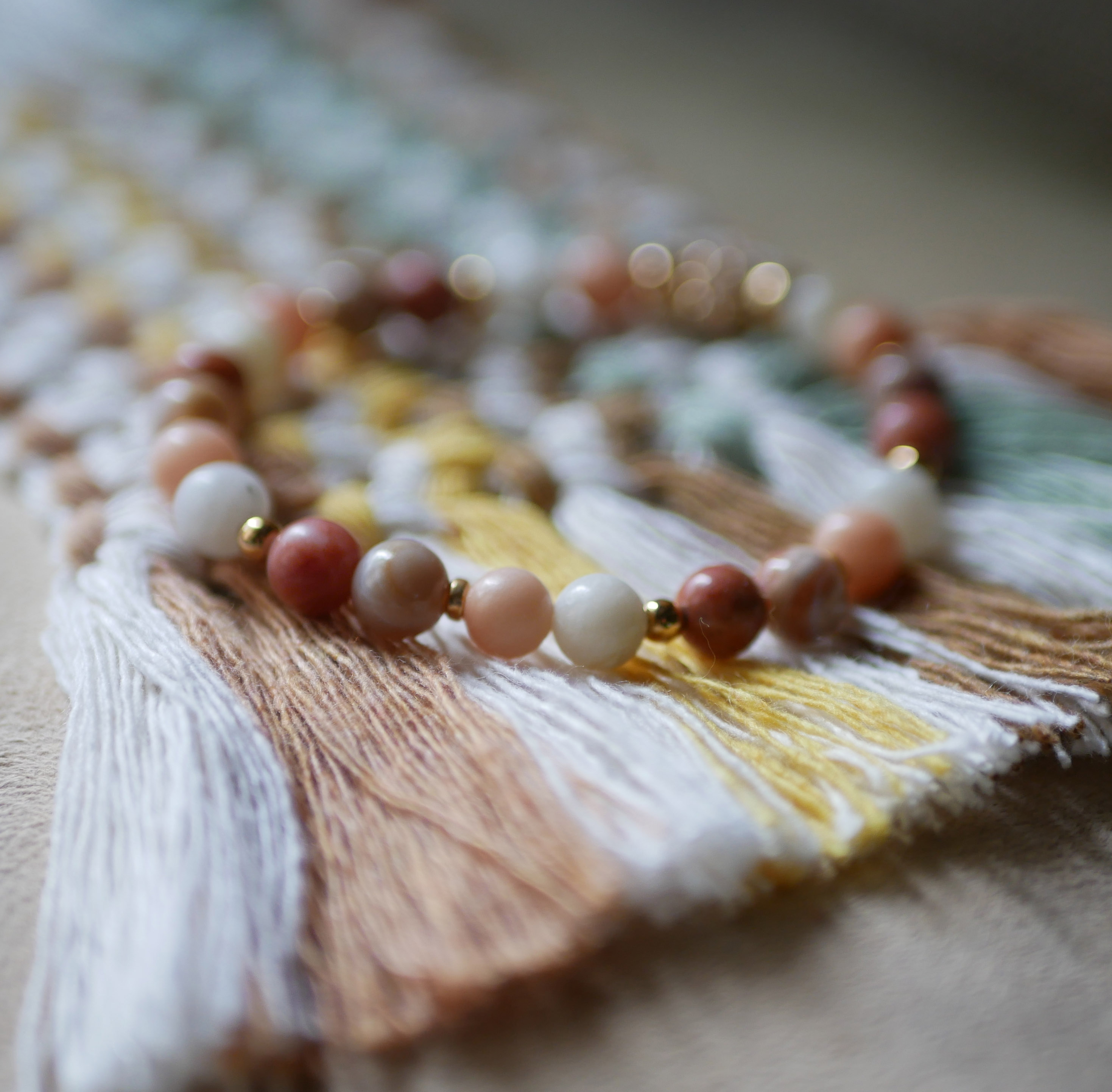 Bracelet en perles pierres naturelles Aventurine rose et blanche et perles dorées