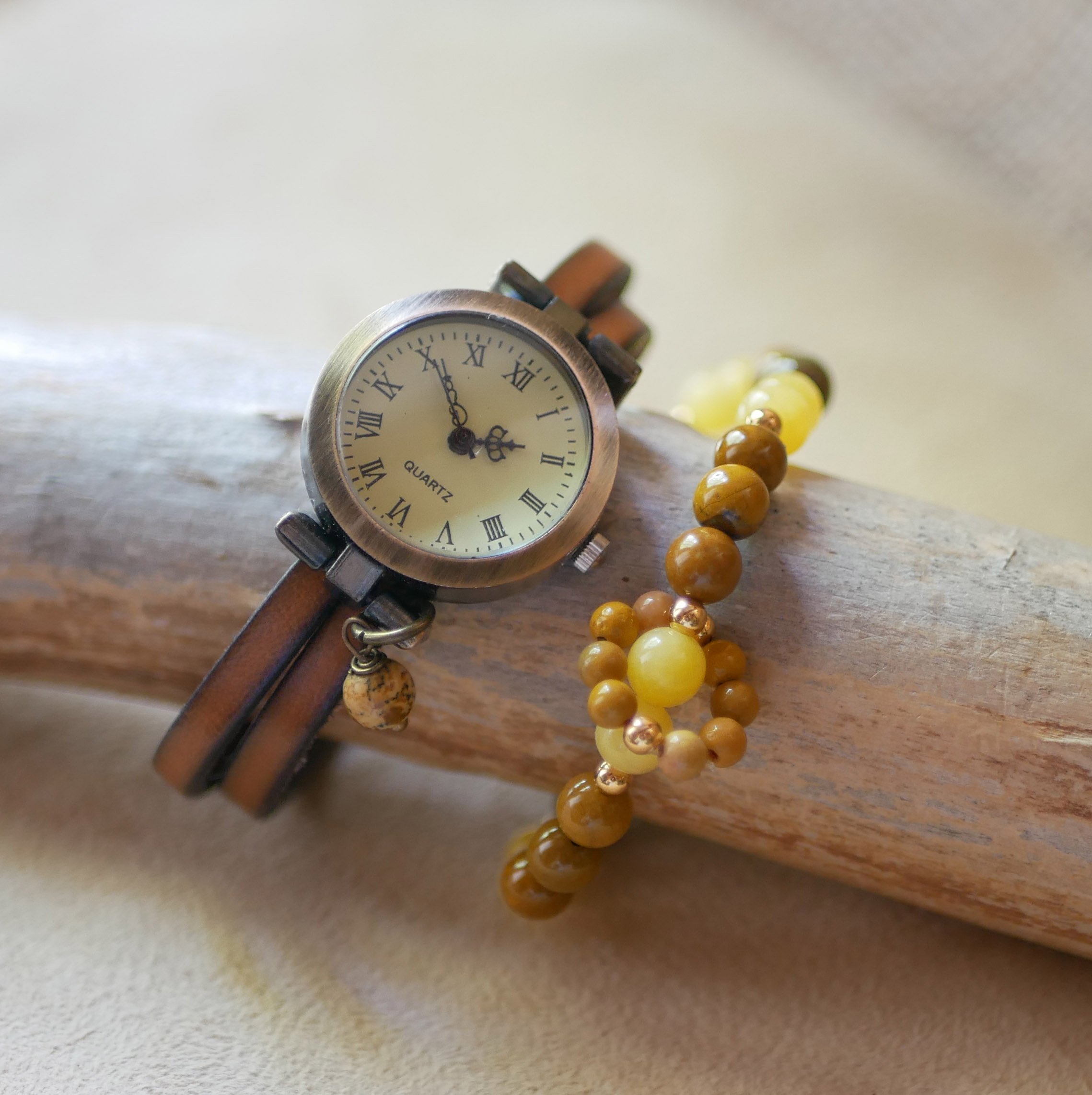 Bracelet en perles pierres naturelles jade jaune et mokaïte avec anneau de mini perles