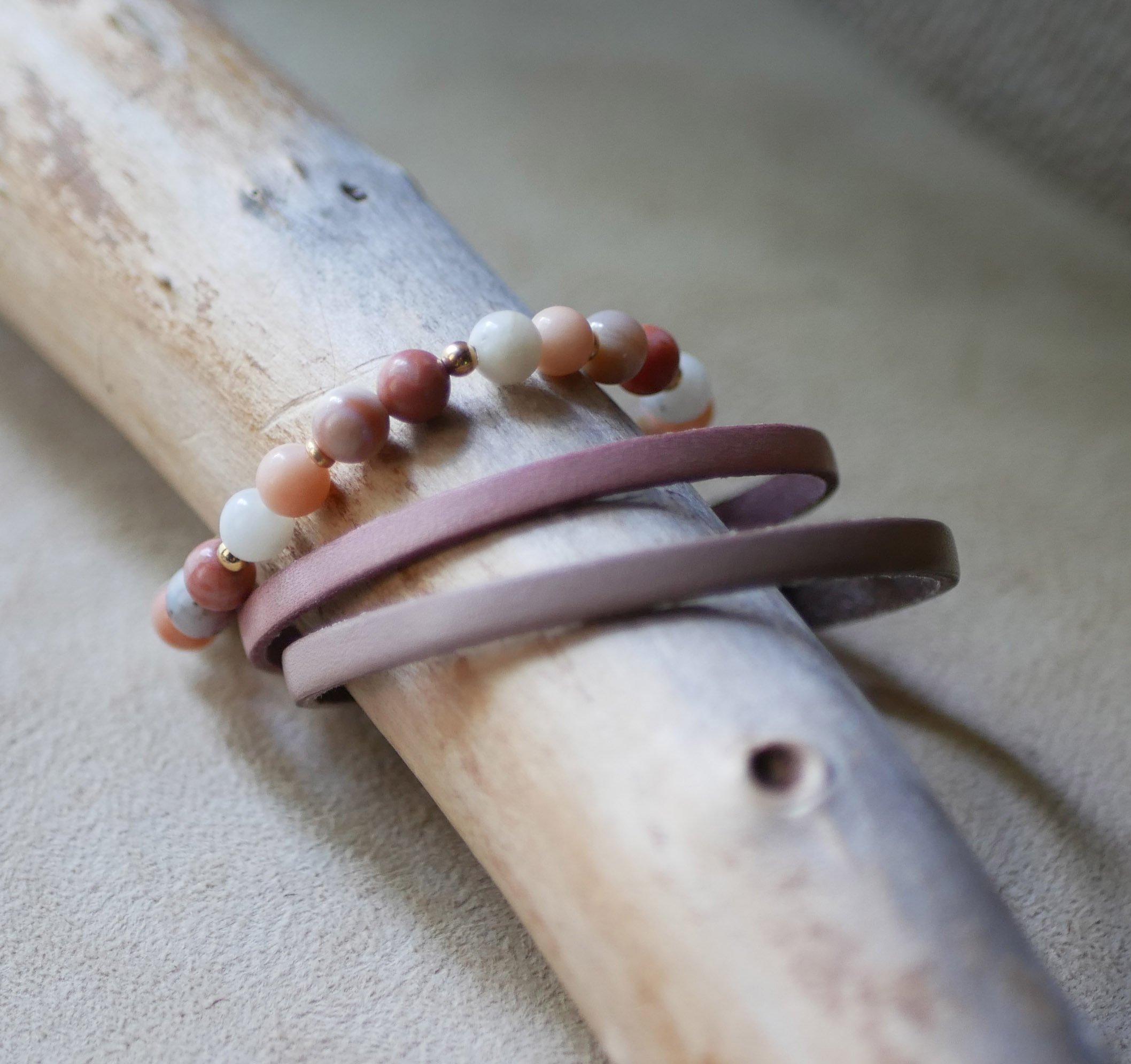 Bracelet en perles pierres naturelles Aventurine rose et blanche et perles dorées