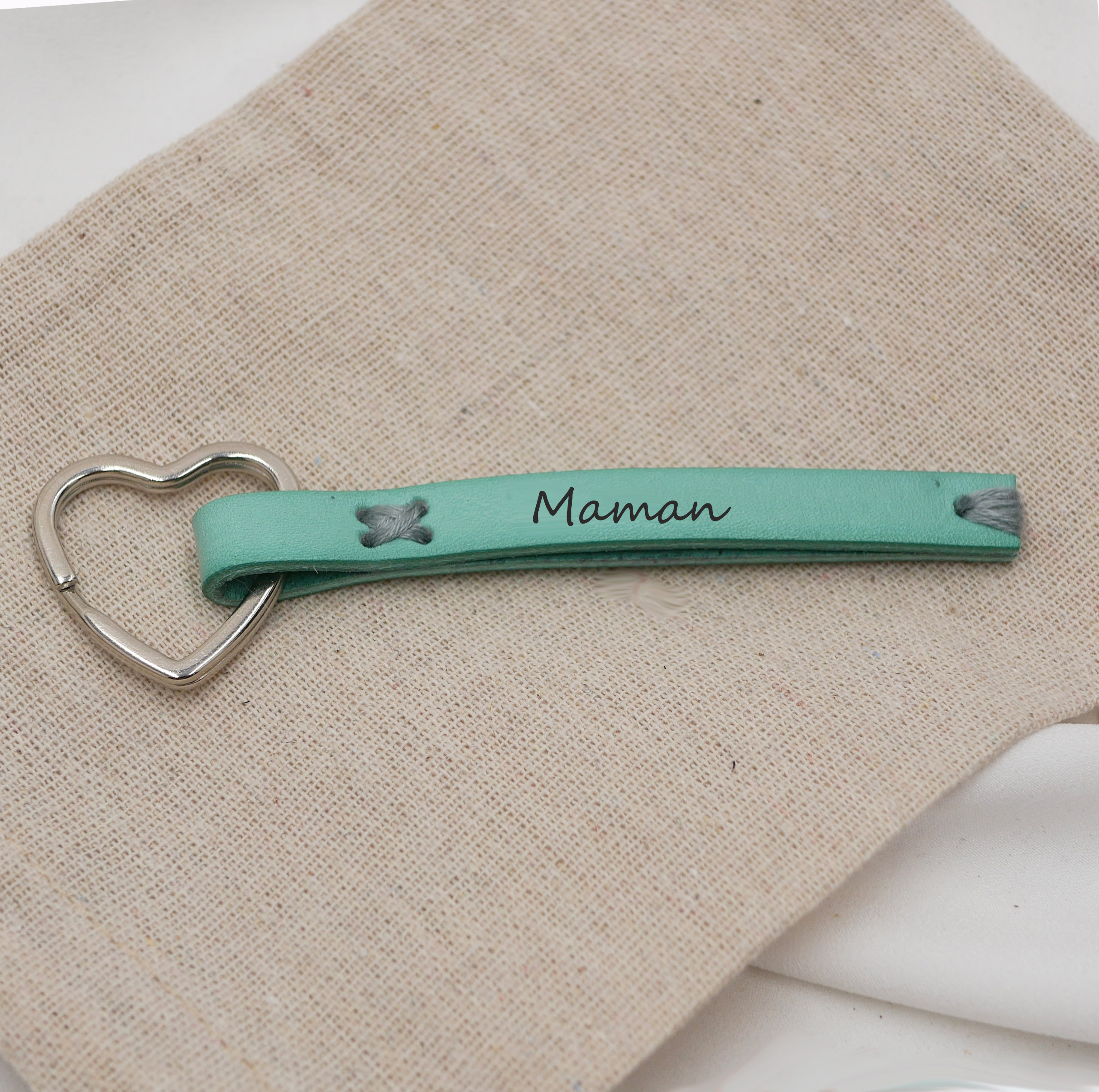 Porte-clefs en cuir artisanal personnalisable cousu main