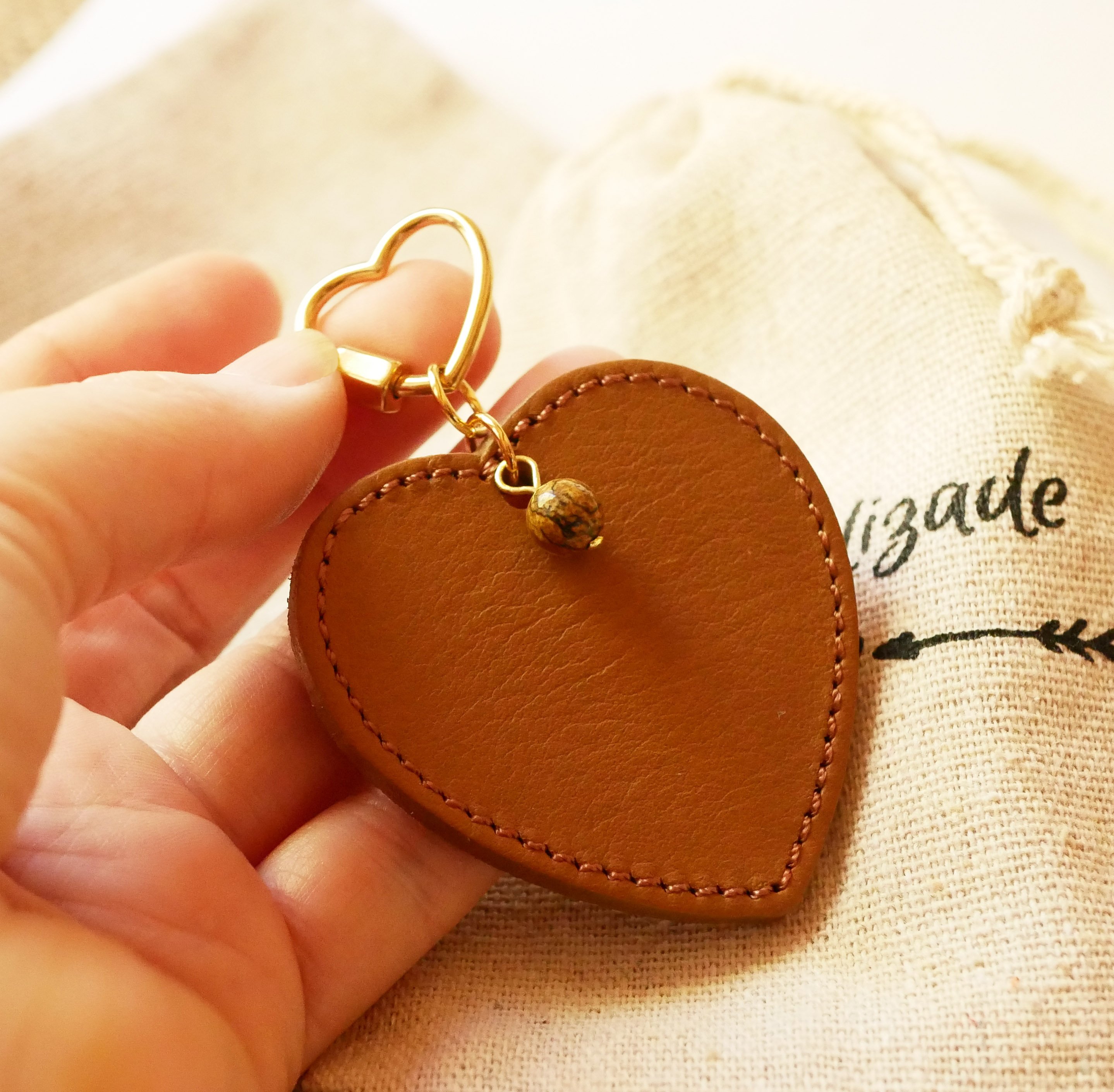 Porte-clés au gros coeur en cuir Saint-Valentin